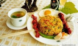 外卖员爆料炒饭视频播放,视频播放引发热议